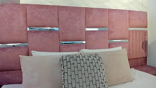 im alejandra  online show from February 18, 2025, 4:37 am