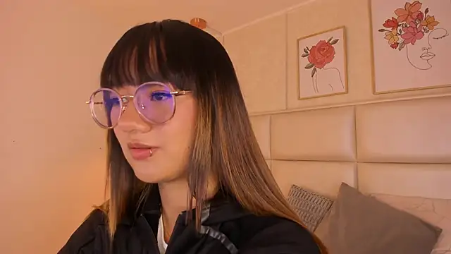 Aily Yozuko online show from March 19, 2026, 2:33 am