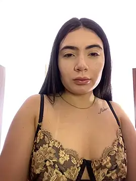 Mia 222 online show from April 29, 2026, 11:25 am