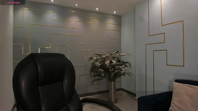 DonnaStonne online show from February 23, 2025, 5:50 pm