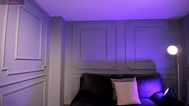 DonnaStonne online show from October 1, 2025, 3:55 am