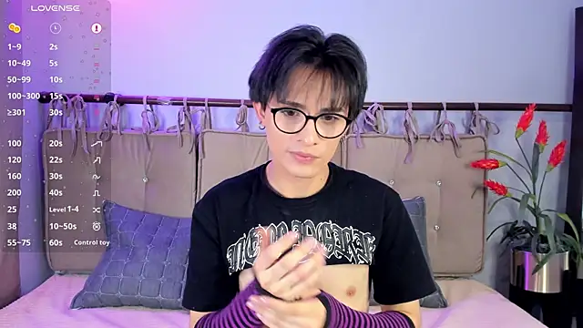 Snapshot of cherryy_boy chatting on July 7, 2026, 10:35 pm cherryy boy online show from July 7, 2026, 10:35 pm