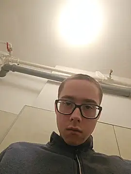 michal0-4 online show from February 5, 2026, 11:17 am