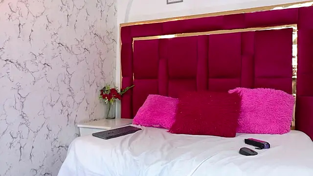 CoralHarrinson online show from February 12, 2026, 8:19 pm