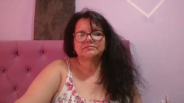 kassandra02 online show from June 19, 2026, 2:56 pm