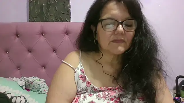 kassandra02 online show from June 5, 2026, 3:33 am