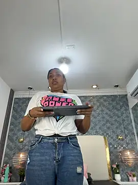 NaiomyLanes online show from April 10, 2026, 11:39 am