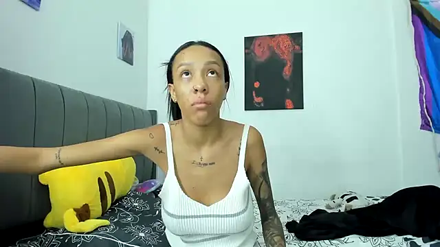 Snapshot of Laizasamantha2 chatting on January 14, 2025, 12:33 am Laizasamantha2 online show from January 14, 2025, 12:33 am