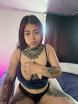 aliensexy online show from May 17, 2026, 8:42 pm