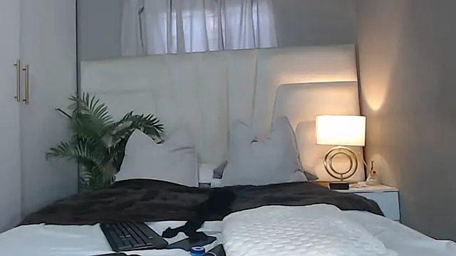 naughtyblackdolie online show from March 17, 2026, 5:32 am