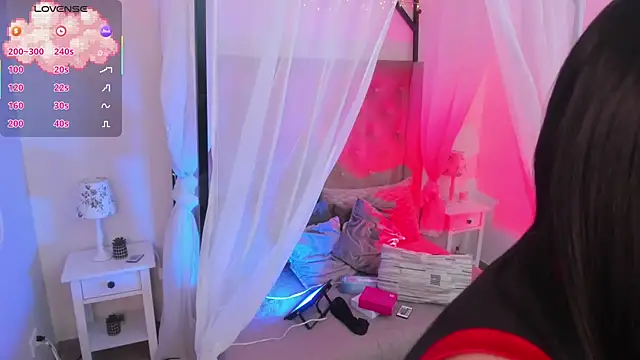 Hanna  Becker  online show from October 10, 2025, 3:51 am