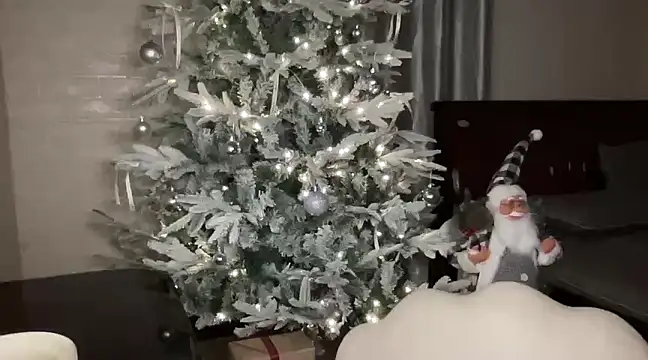 Henna192 online show from December 6, 2024, 7:39 pm