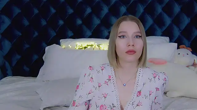 LiliLinn online show from March 19, 2025, 8:12 am