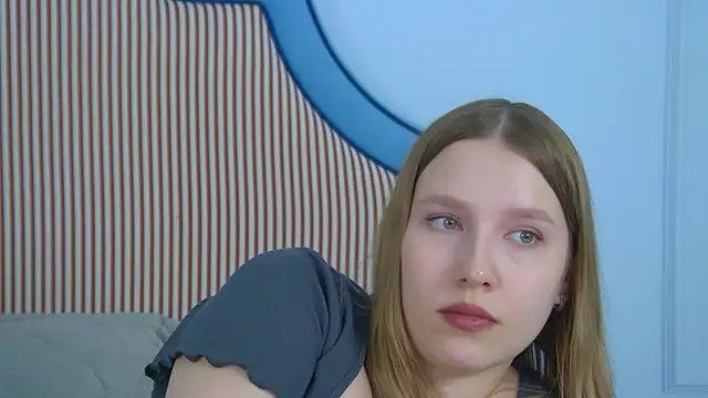 LiliLinn online show from August 3, 2026, 9:04 am