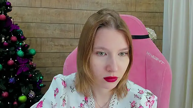 LiliLinn online show from December 22, 2025, 4:34 am