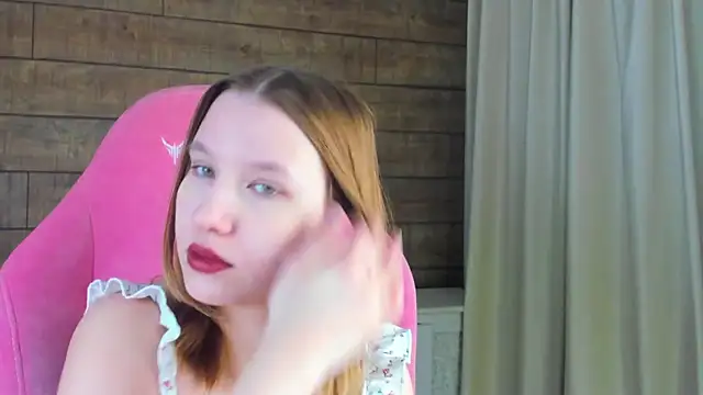 LiliLinn online show from June 2, 2026, 4:34 am