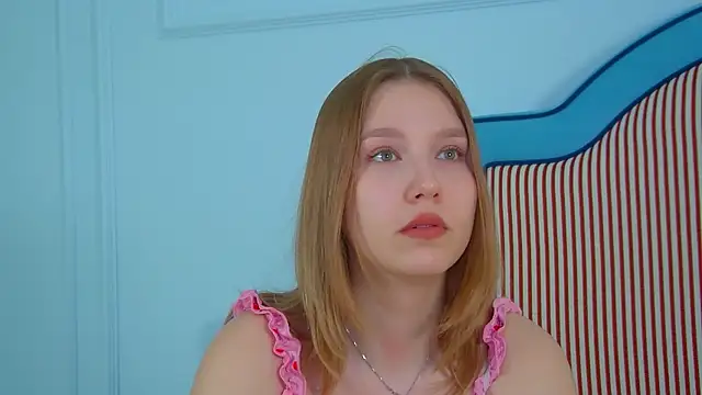 LiliLinn online show from August 7, 2026, 4:29 am