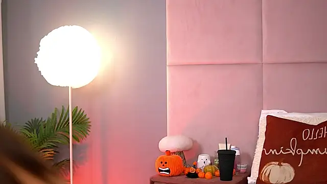 AlmaLuv online show from November 21, 2025, 4:55 am