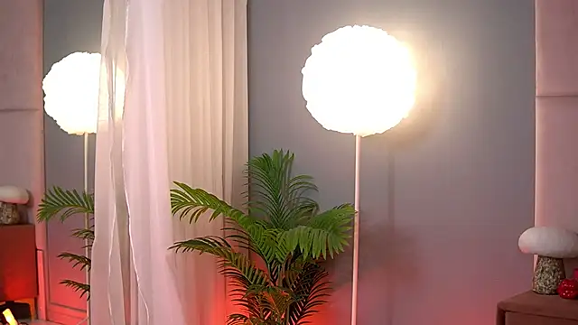 AlmaLuv online show from March 12, 2026, 4:07 am