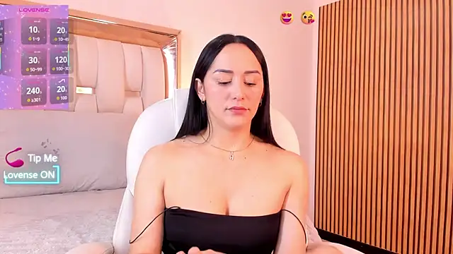 Snapshot of hazel_ross_tcw chatting on October 21, 2025, 2:05 pm hazel ross tcw online show from October 21, 2025, 2:05 pm