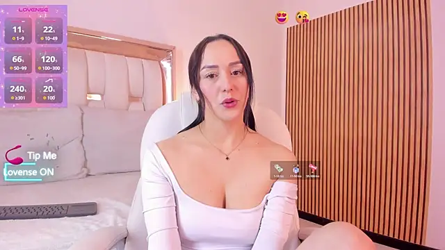 Snapshot of hazel_ross_tcw chatting on September 30, 2025, 2:01 pm hazel ross tcw online show from September 30, 2025, 2:01 pm