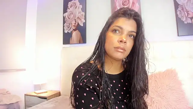 Sweetdreamses  online show from February 4, 2025, 12:22 pm