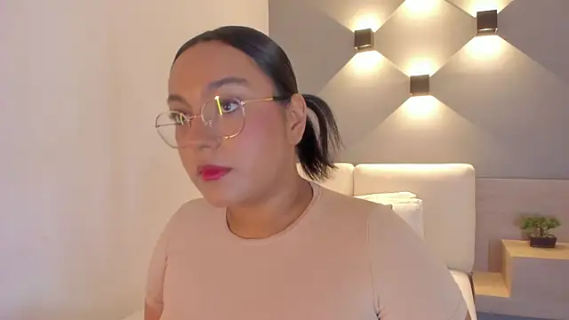 ellamontoya online show from October 21, 2025, 12:59 pm