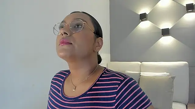 ellamontoya online show from September 30, 2025, 2:01 pm