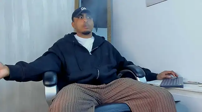 Snapshot of Mateo_Reales chatting on February 26, 2025, 3:35 am Mateo Reales online show from February 26, 2025, 3:35 am