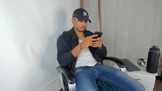 Snapshot of Mateo_Reales chatting on January 23, 2025, 5:13 am Mateo Reales online show from January 23, 2025, 5:13 am