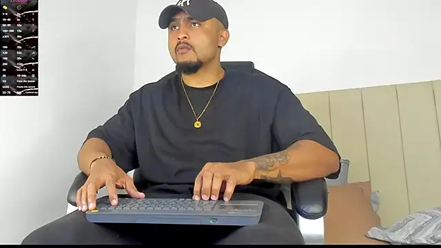 Snapshot of Mateo_Reales chatting on February 16, 2026, 7:23 pm Mateo Reales online show from February 16, 2026, 7:23 pm