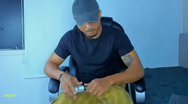 Snapshot of Mateo_Reales chatting on January 30, 2025, 4:37 am Mateo Reales online show from January 30, 2025, 4:37 am