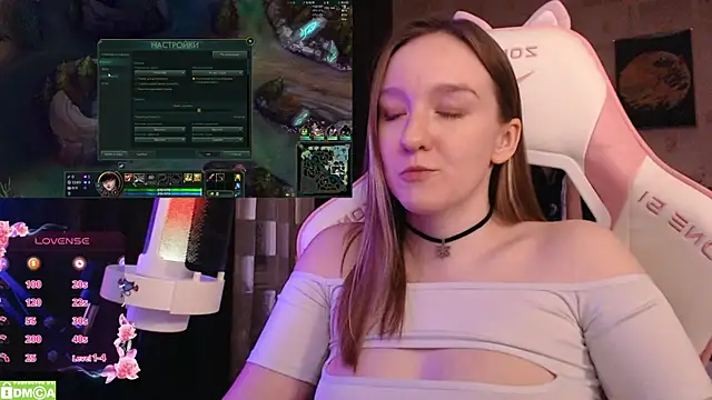 MoonlishSiren online show from February 12, 2025, 8:40 pm