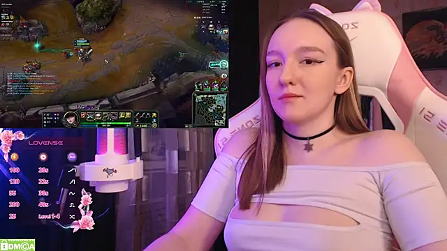 MoonlishSiren online show from February 15, 2025, 8:12 pm