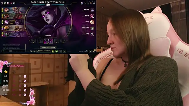 MoonlishSiren online show from September 12, 2025, 9:03 pm