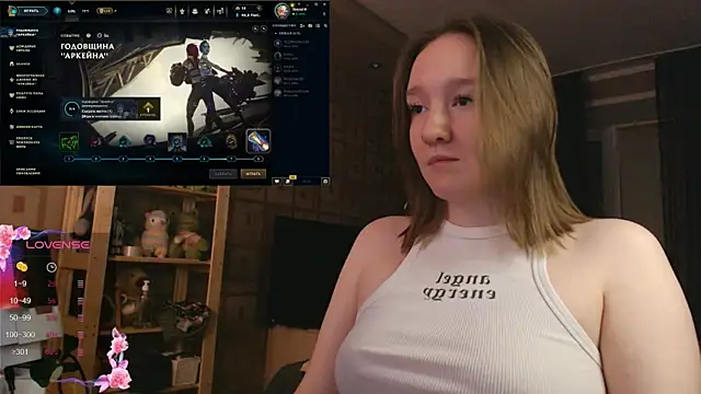 MoonlishSiren online show from November 27, 2025, 8:42 pm