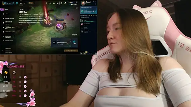 MoonlishSiren online show from October 4, 2025, 7:04 pm