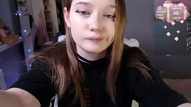 White kitty01 online show from February 25, 2025, 3:42 pm