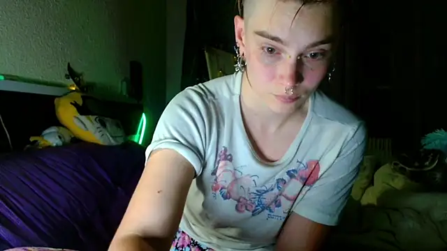 Snapshot of Sophie_Bell chatting on May 17, 2026, 8:09 pm Sophie Bell online show from May 17, 2026, 8:09 pm