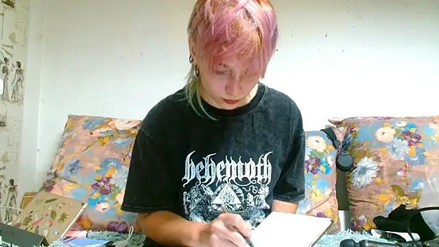 Snapshot of Sophie_Bell chatting on June 13, 2026, 8:07 pm Sophie Bell online show from June 13, 2026, 8:07 pm