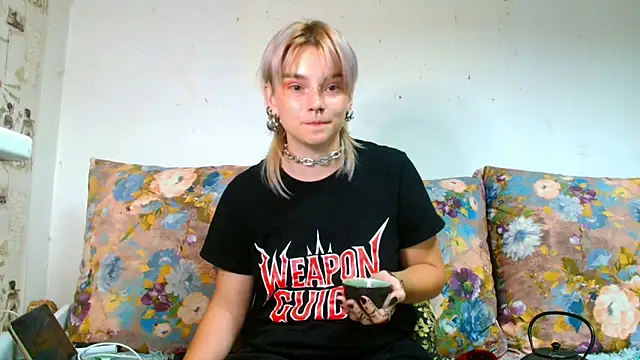 Sophie Bell online show from June 26, 2026, 6:47 pm