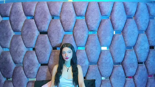 Aurora 18 online show from October 2, 2025, 2:09 pm