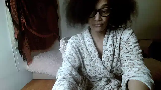 Snapshot of RDENLACASA chatting on February 24, 2025, 4:15 pm RDENLACASA online show from February 24, 2025, 4:15 pm