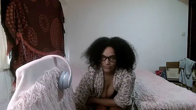 Snapshot of RDENLACASA chatting on February 27, 2025, 10:33 am RDENLACASA online show from February 27, 2025, 10:33 am