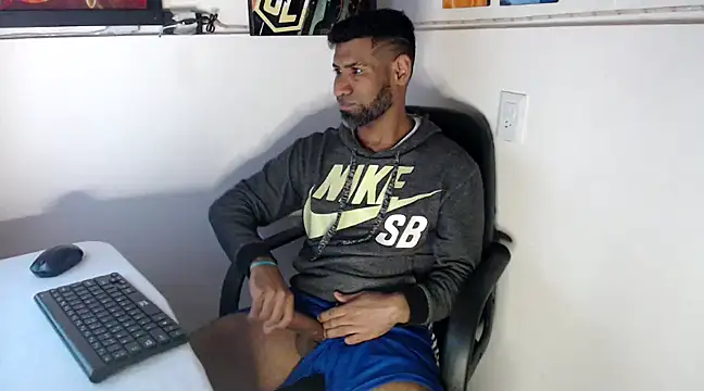 Enriblack92 online show from December 3, 2024, 8:33 pm