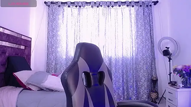 alejandrafitt online show from June 17, 2026, 4:39 pm
