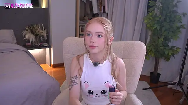 Snapshot of LexieLoree chatting on May 30, 2026, 3:02 am LexieLoree online show from May 30, 2026, 3:02 am