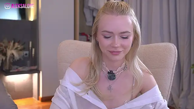 Snapshot of LexieLoree chatting on April 18, 2026, 2:36 am LexieLoree online show from April 18, 2026, 2:36 am