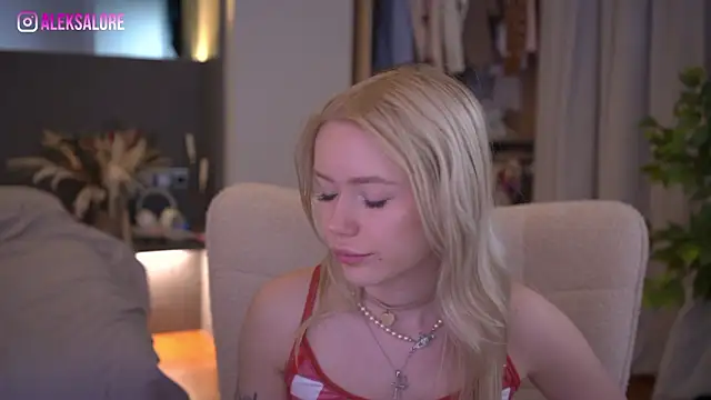 Snapshot of LexieLoree chatting on March 27, 2026, 3:04 am LexieLoree online show from March 27, 2026, 3:04 am