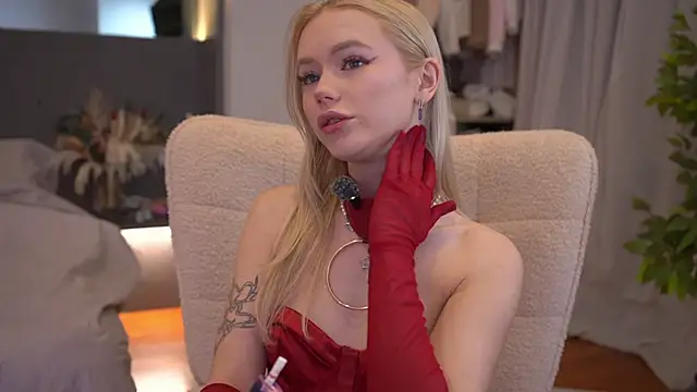 Snapshot of LexieLoree chatting on April 11, 2026, 2:41 am LexieLoree online show from April 11, 2026, 2:41 am